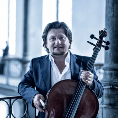 Cellist Friedrich Kleinhapl mit Cello